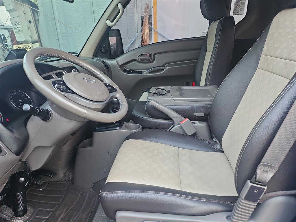 Hyundai Porter Super Cab/ Long Wheelbase/ 2WD Smart 4