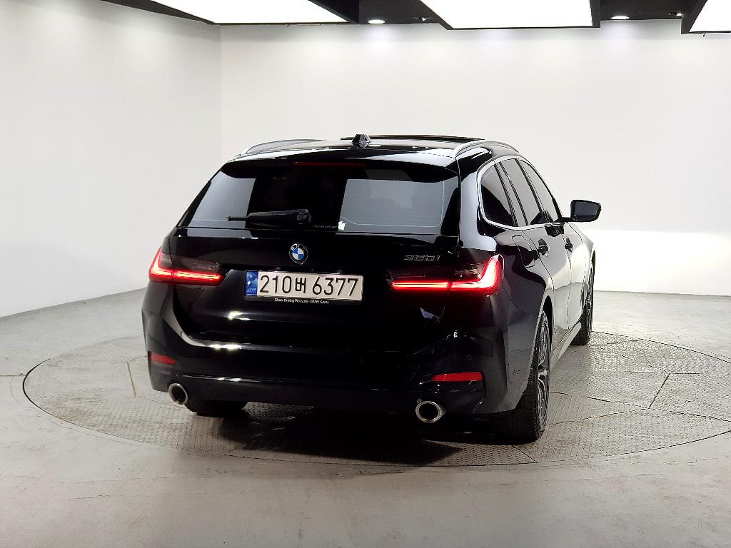 BMW 3 Series 320i Touring — фото 3