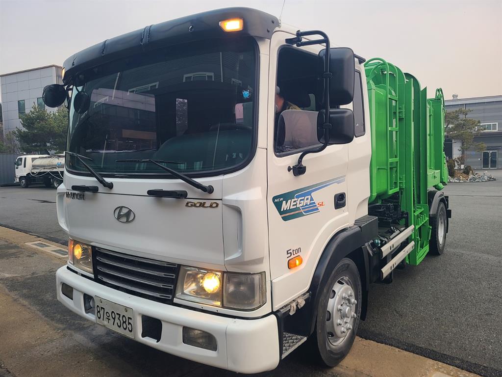 현대 음식물차 메가트럭 5톤 덤프식 배출 - 중고 트럭 매물 이미지