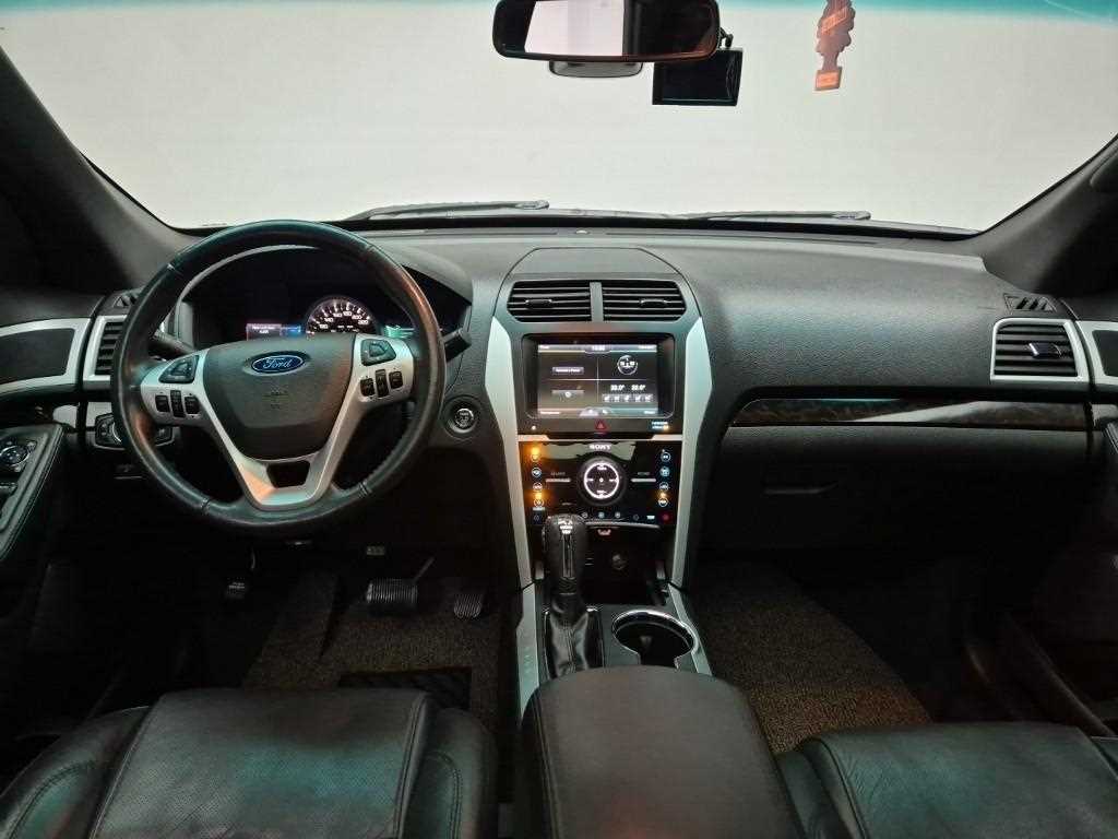 Ford Explorer 3.5 Limited 4WD 8