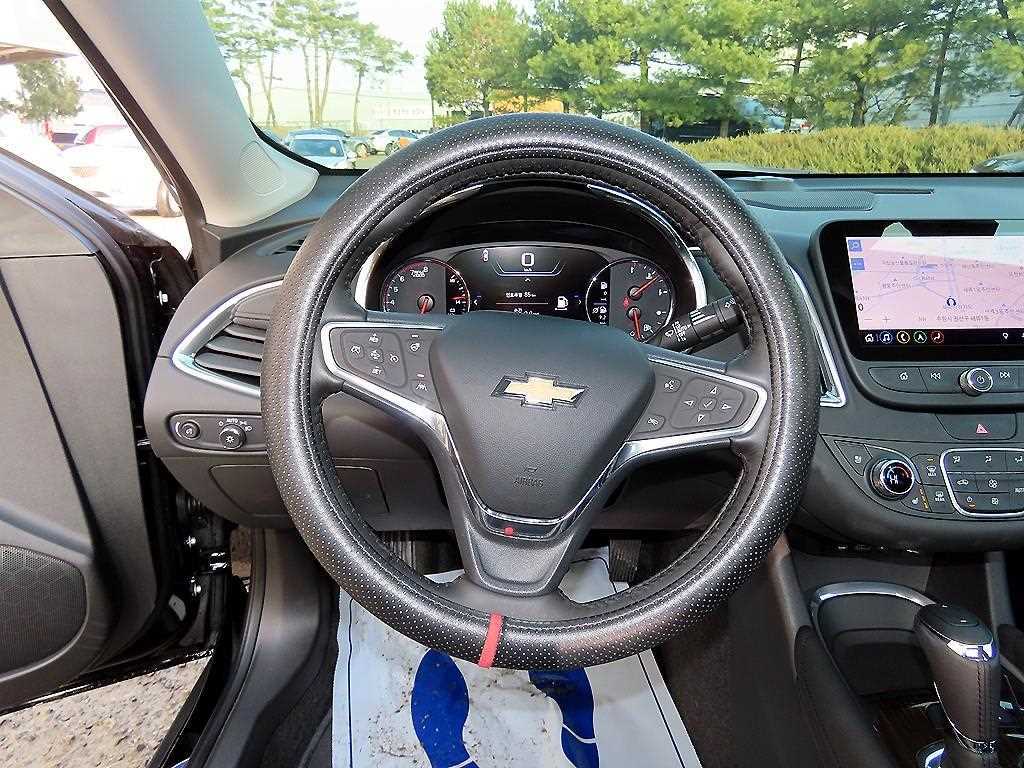 Chevrolet Malibu Gasoline 2.0 Turbo Perfect Black 9