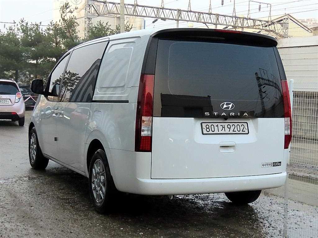 Hyundai Staria 2WD Diesel Cargo Modern 4