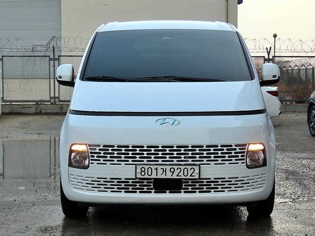 Hyundai Staria 2WD Diesel Cargo Modern