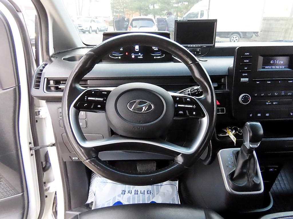 Hyundai Staria 2WD Diesel Cargo Modern 9