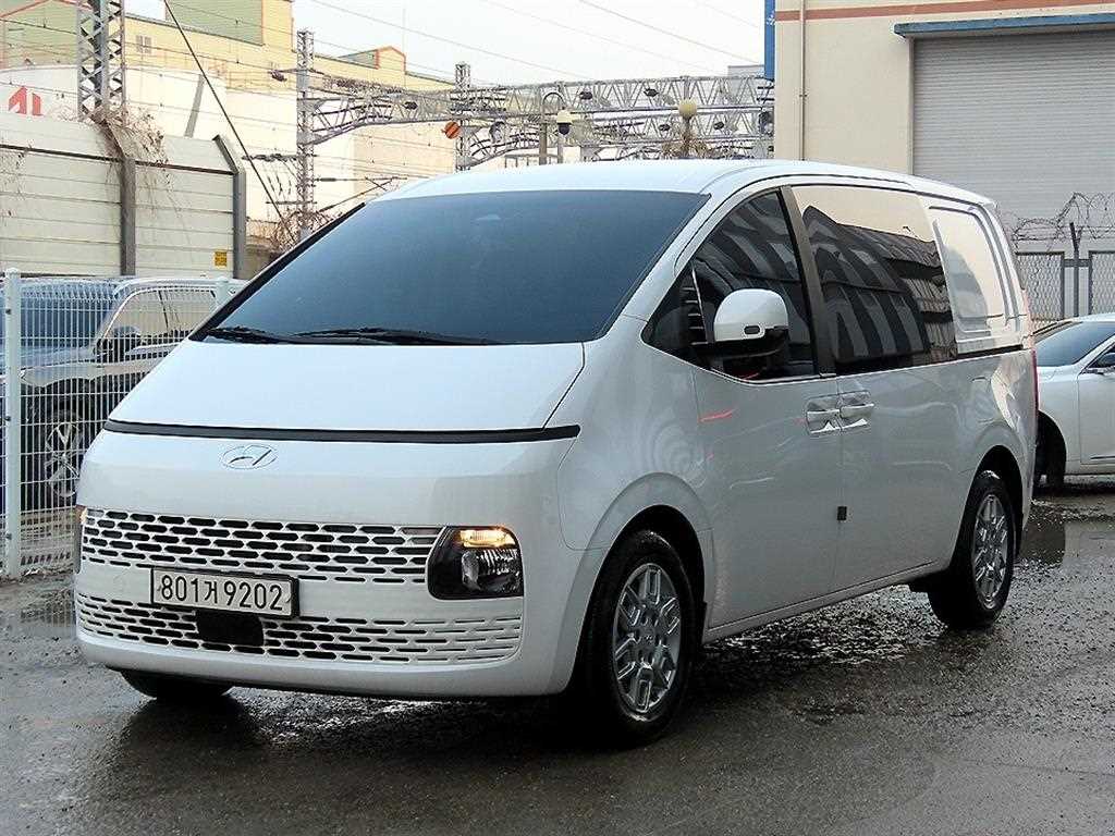 Hyundai Staria 2WD Diesel Cargo Modern 3