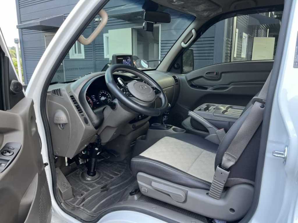 Hyundai Porter Super Cab/ Long Wheelbase/ 2WD Premium 7