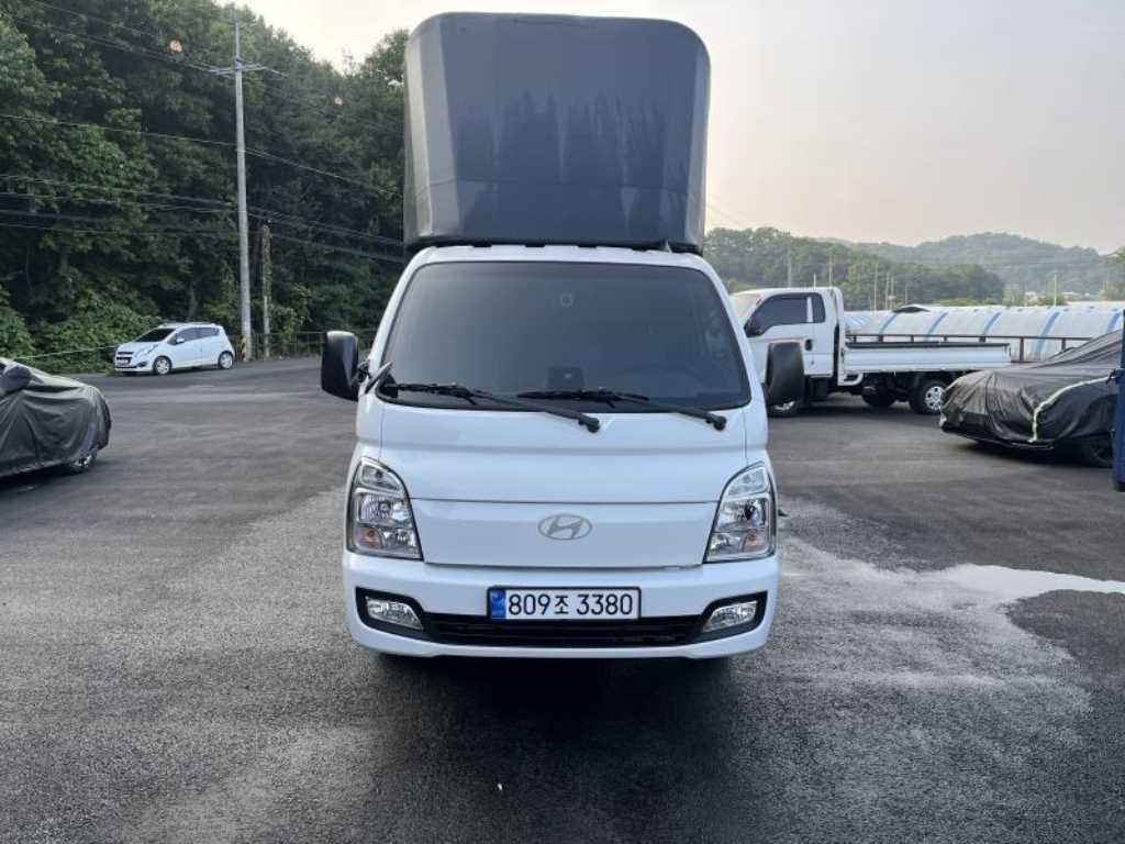 Hyundai Porter Super Cab/ Long Wheelbase/ 2WD Premium