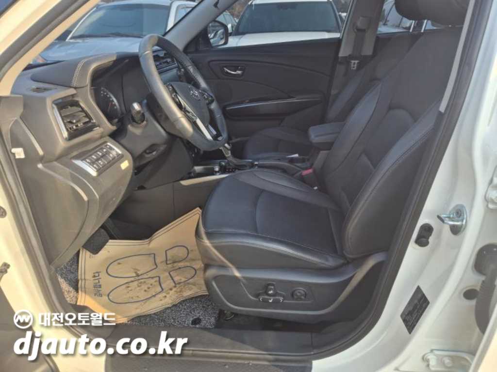 KG Mobility (Ssangyong) Tivoli 2WD Gasoline 1.5 V3 9