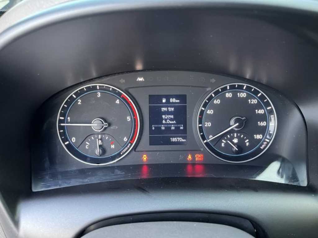 Hyundai Porter Super Cab/ Long Wheelbase/ 2WD Premium 9