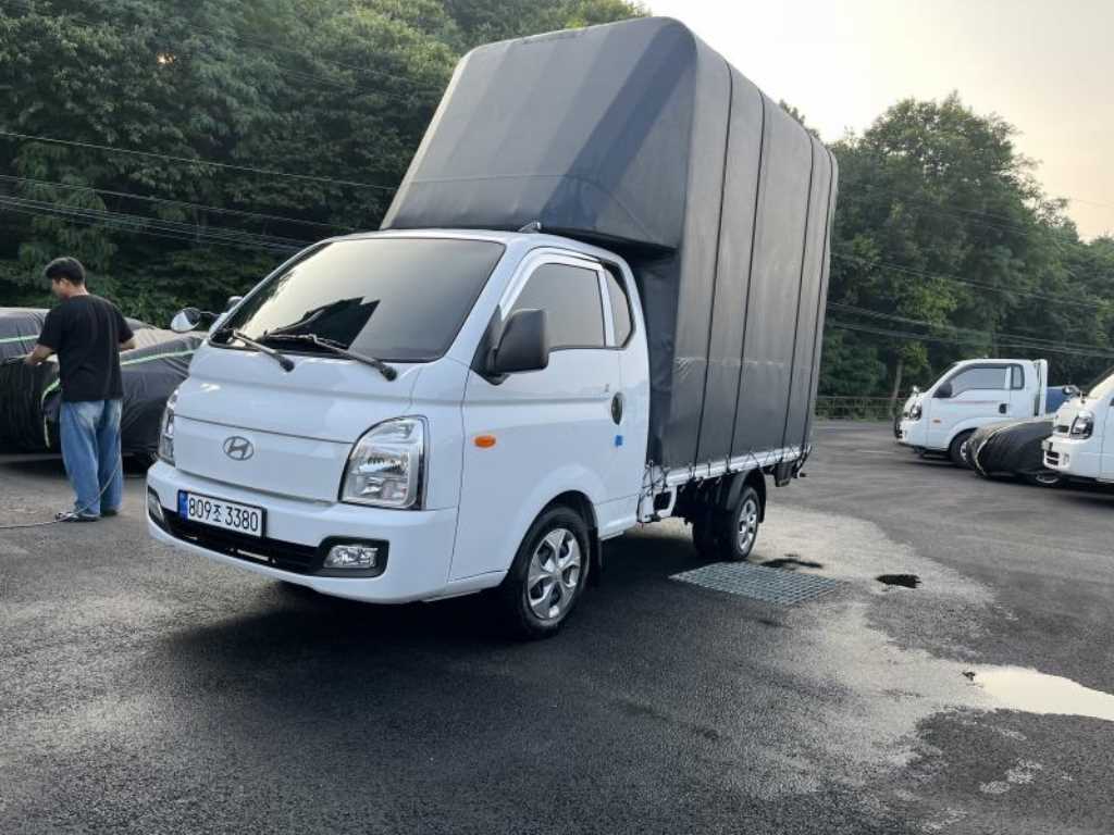 Hyundai Porter Super Cab/ Long Wheelbase/ 2WD Premium 3