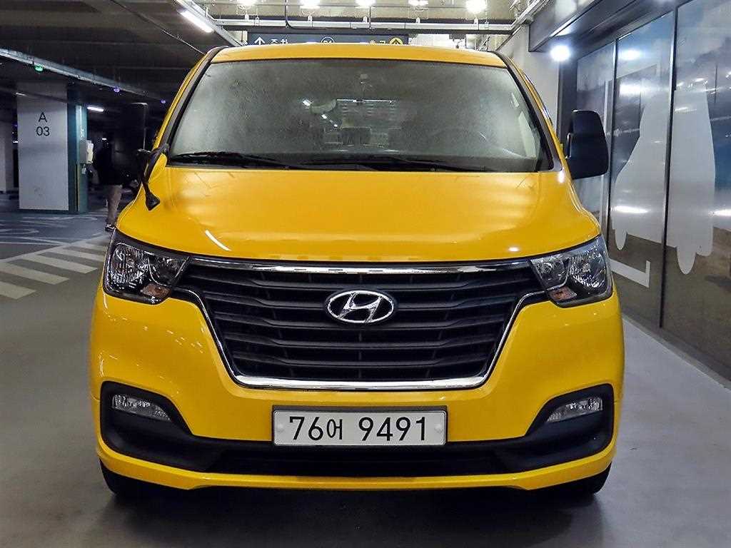 Hyundai Starex 2WD Wagon 3