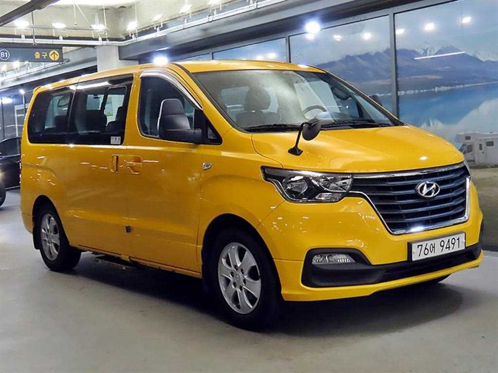 Hyundai Starex 2WD Wagon 2