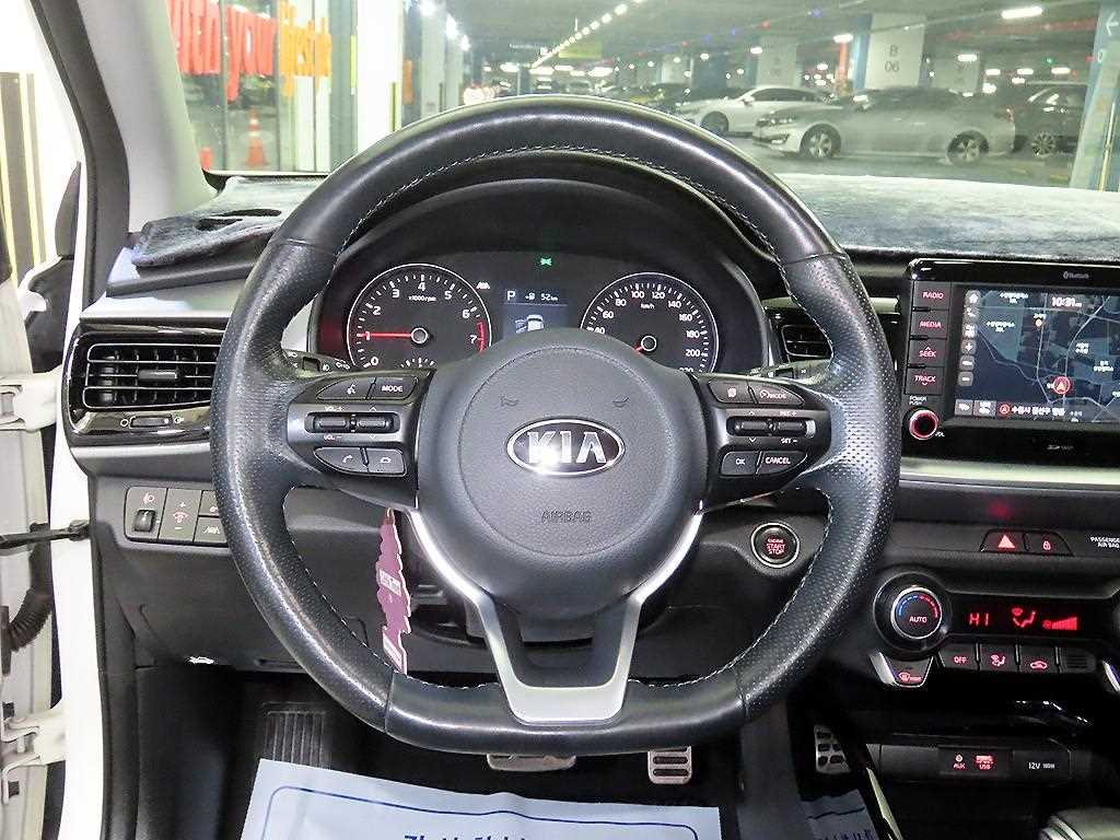 Kia Stonic Gasoline 1.4 Prestige 9