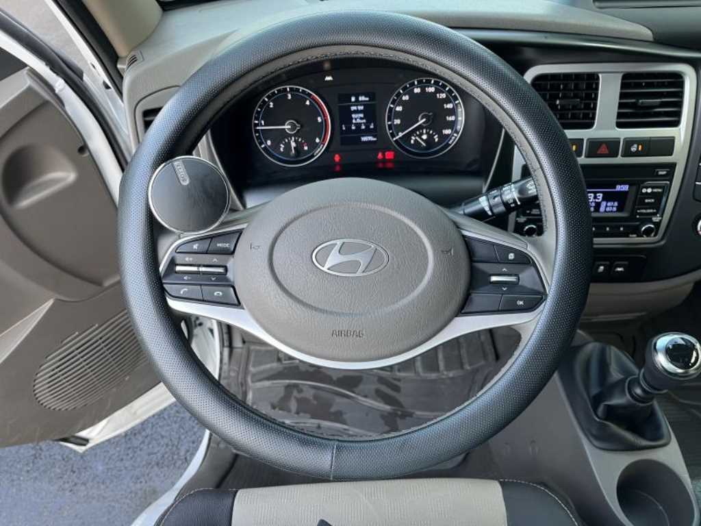 Hyundai Porter Super Cab/ Long Wheelbase/ 2WD Premium 8