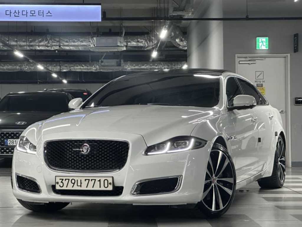 XJ (X351) 3.0D XJ50 LWB 2019년식