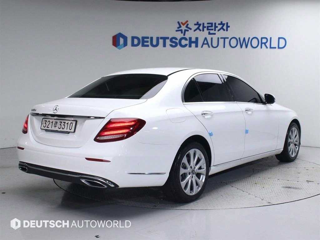 벤츠 E 클래스 E220d 익스클루시브 사진 2/20