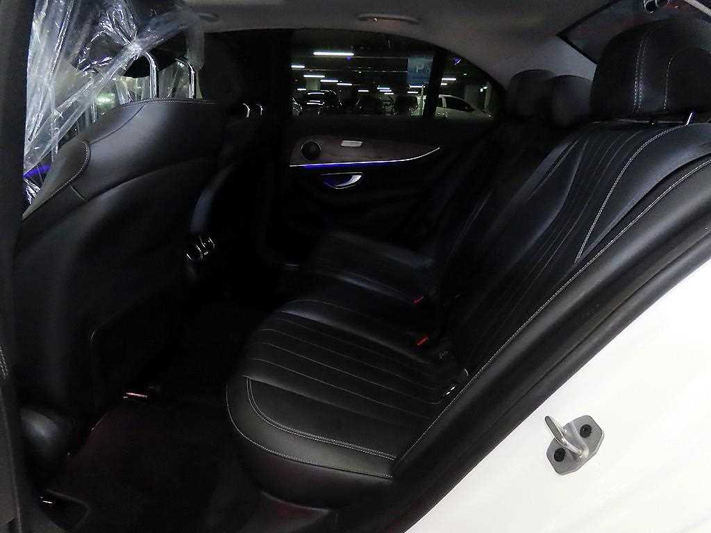 Mercedes-Benz E-Class E220d 4MATIC Exclusive 8