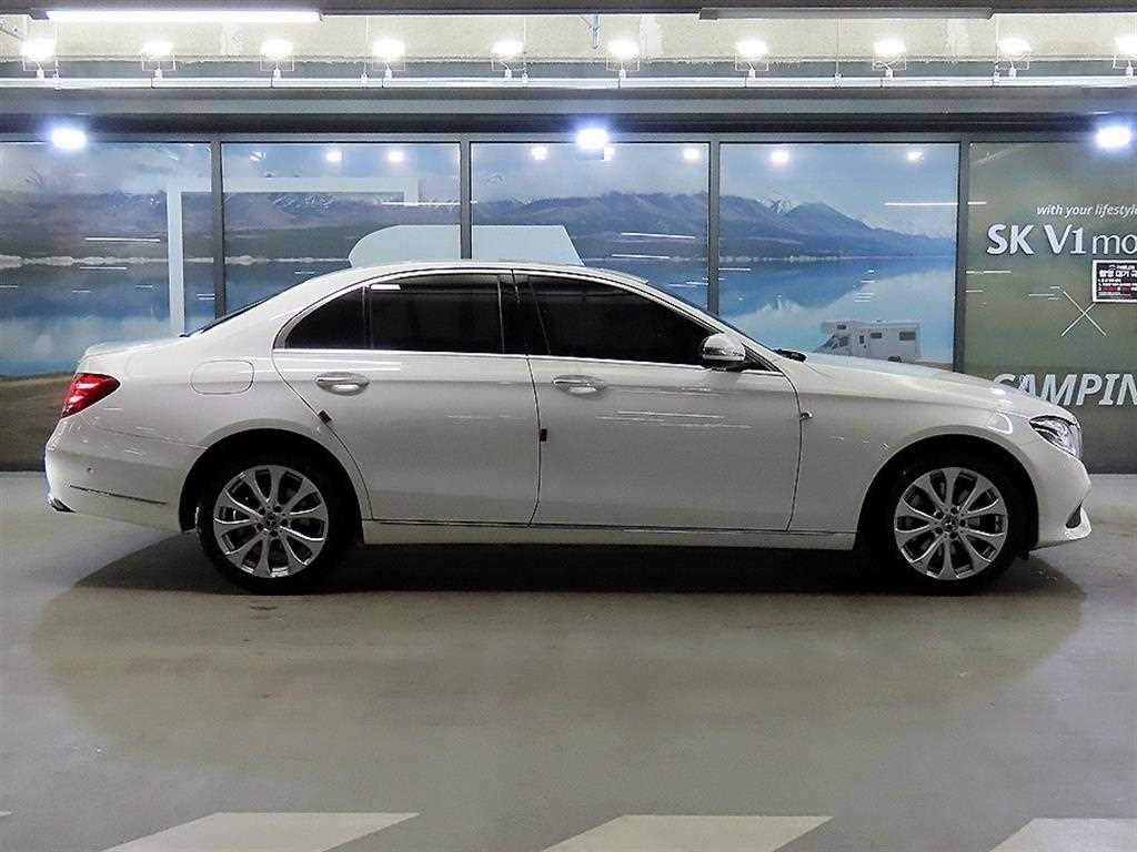 Mercedes-Benz E-Class E220d 4MATIC Exclusive 4