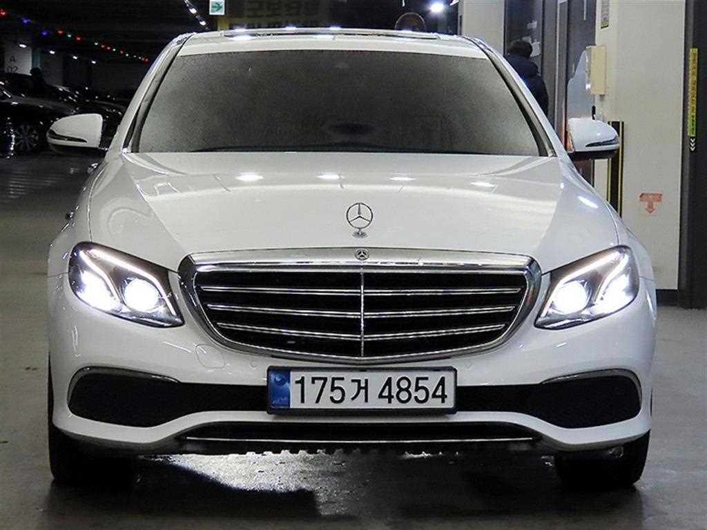 Mercedes-Benz E-Class E220d 4MATIC Exclusive 3