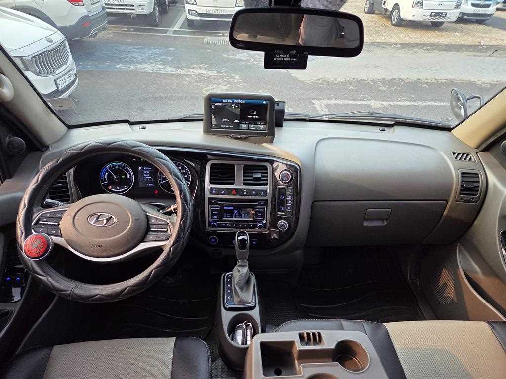 Hyundai Porter 1.0 Ton/ Super Cab/ Long Wheelbase 10