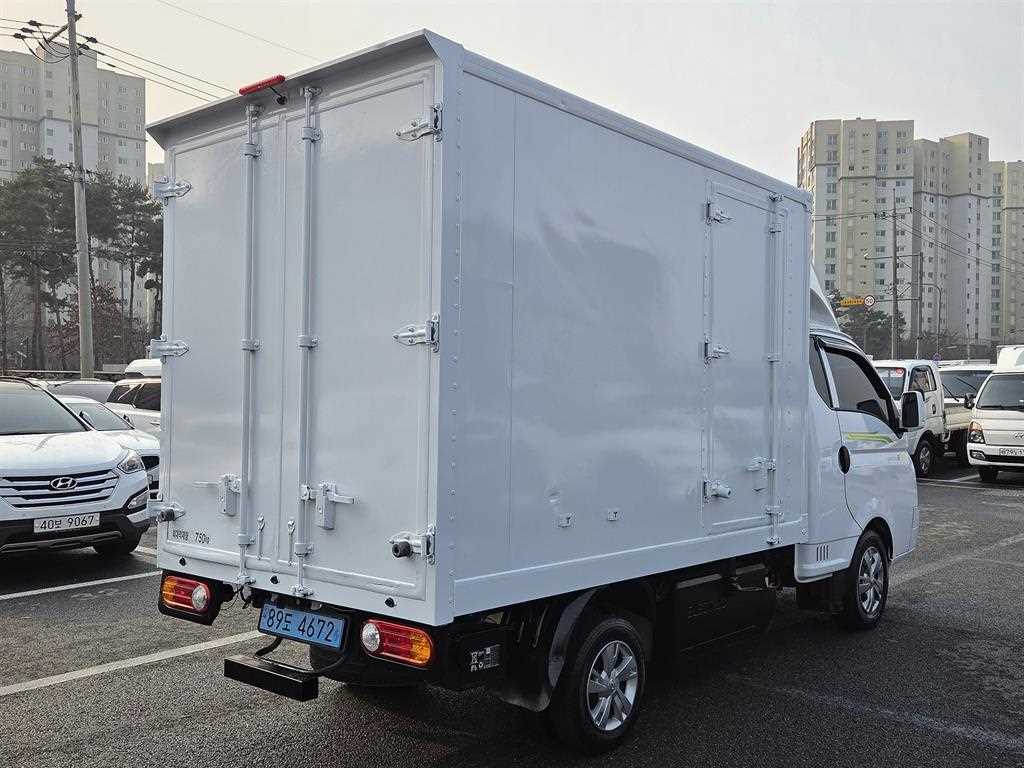 Hyundai Porter 1.0 Ton/ Super Cab/ Long Wheelbase 3