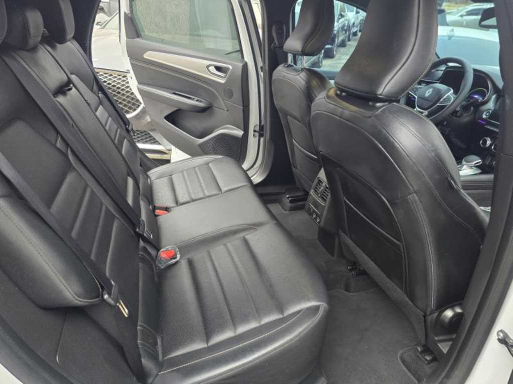 Renault Arkana 1.6 GTe E-TECH Iconic 10