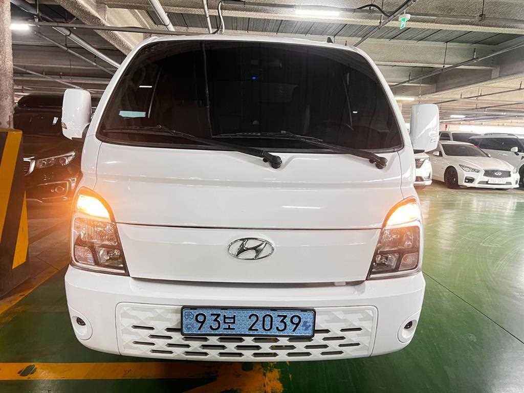 Hyundai Porter 1.0 Ton/ Super Cab/ Long Wheelbase