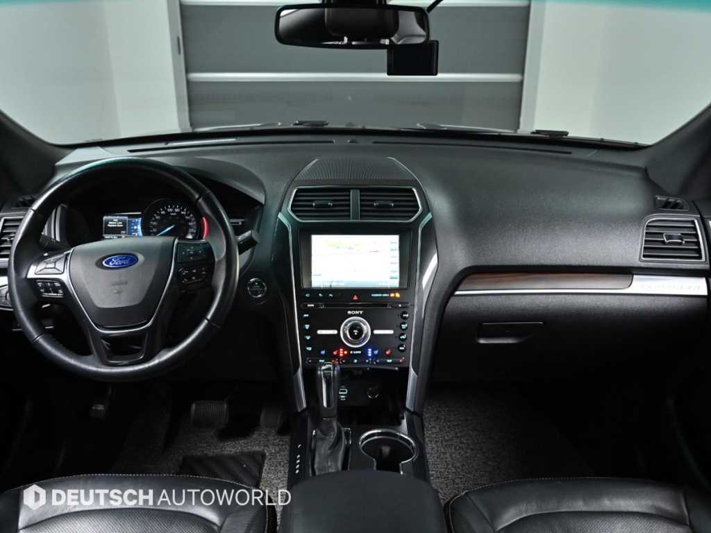 Ford Explorer 2.3 EcoBoost Limited 4WD 8