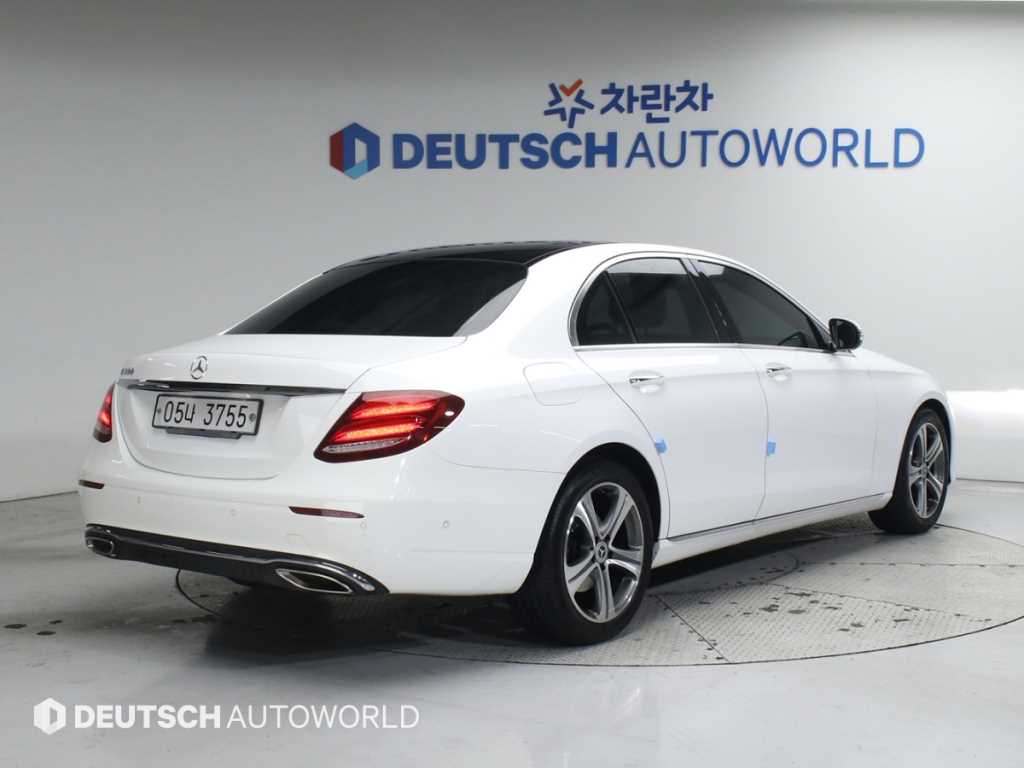 벤츠 E 클래스 E300 아방가르드 사진 2/20