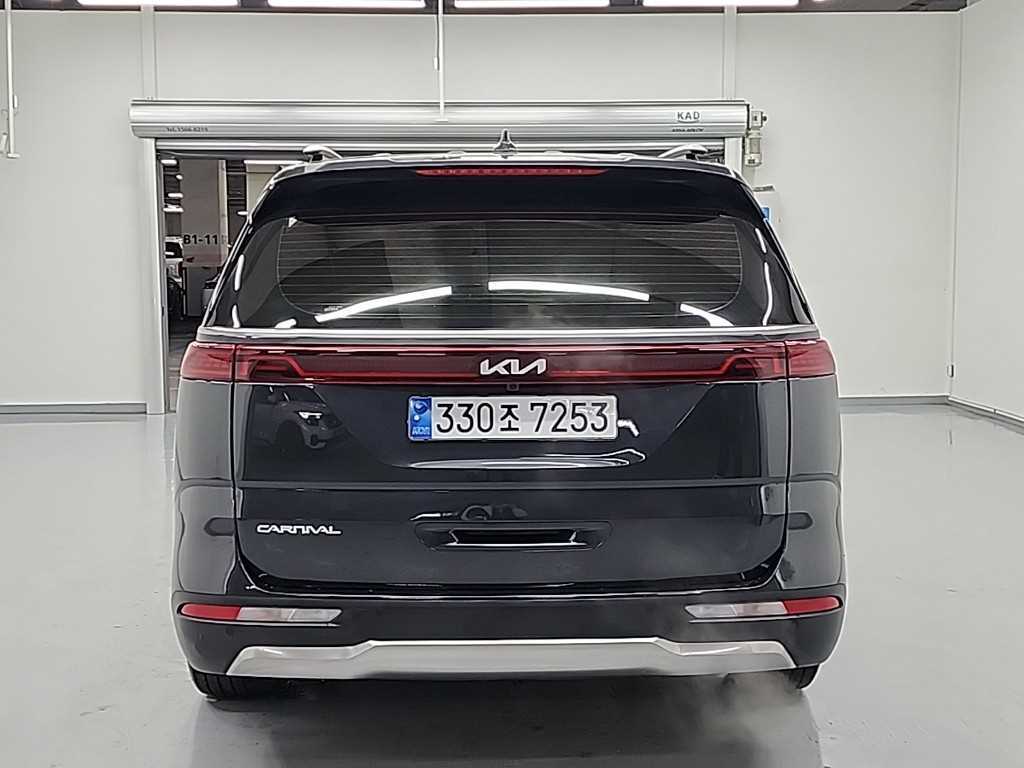 Kia Carnival Gasoline Signature 4