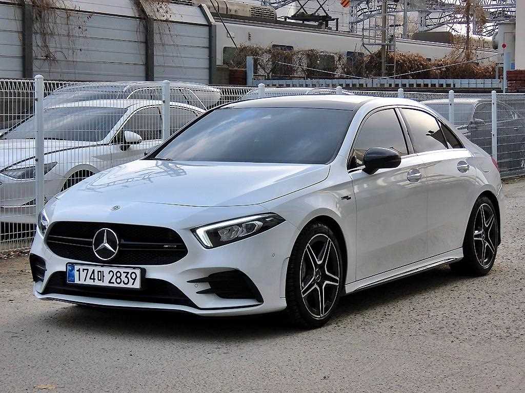 벤츠 A 클래스 AMG A35 4MATIC 세단 사진 2/18