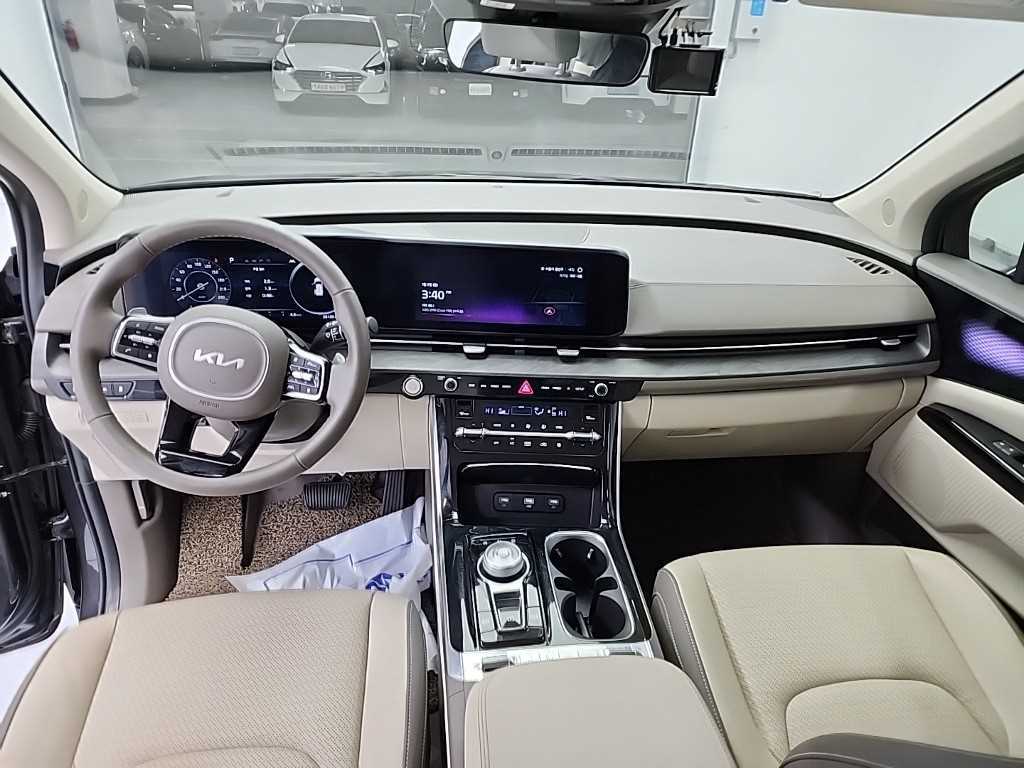 Kia Carnival Gasoline Signature 8