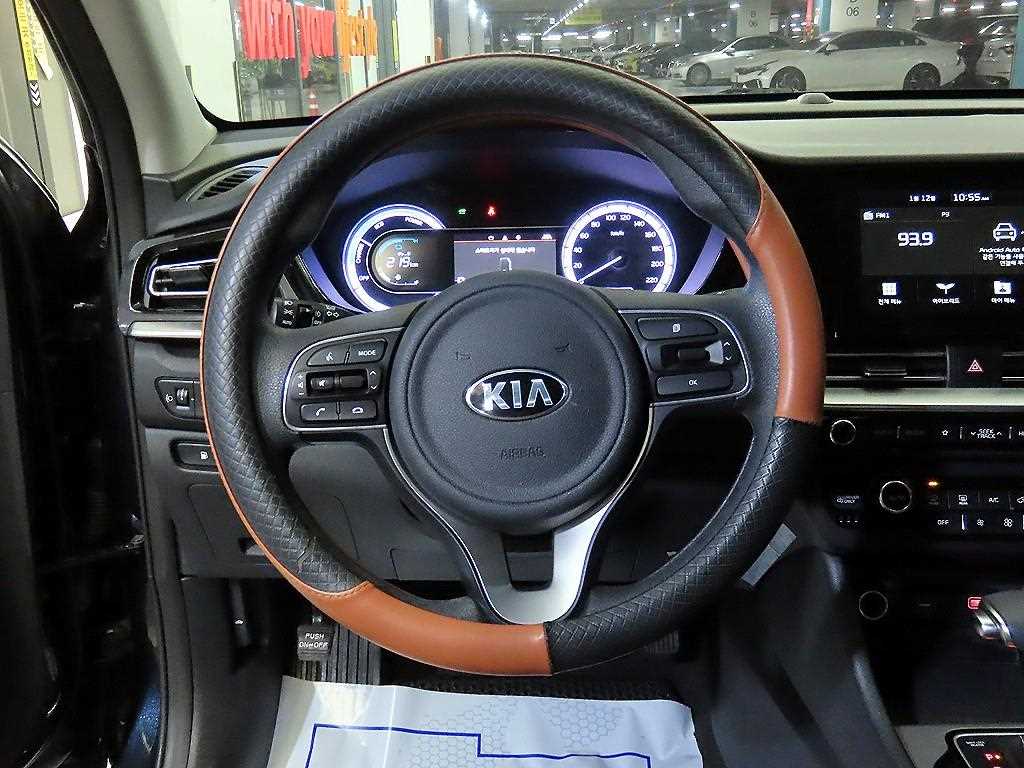 Kia Niro 1.6 HEV Luxury 9