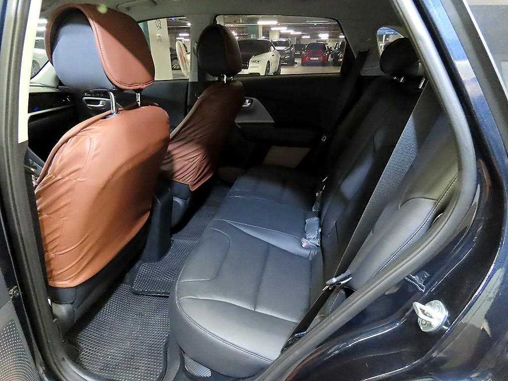 Kia Niro 1.6 HEV Luxury 8