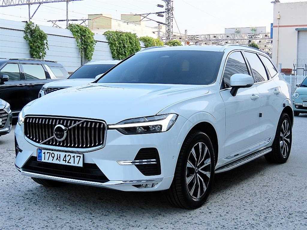 볼보 XC60 B5 AWD 얼티메이트 브라이트 사진 2/20