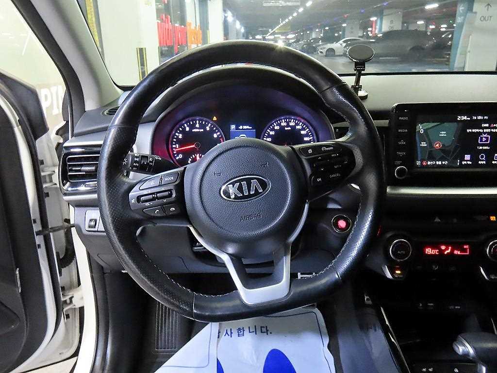Kia Stonic Gasoline 1.4 Prestige 9