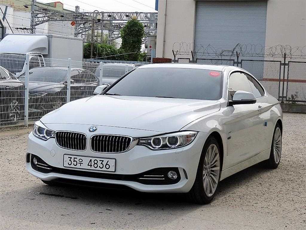 BMW 4 Series 420i Coupe Luxury 3