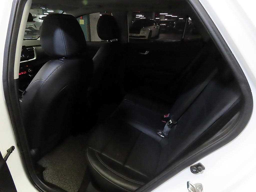 Kia Stonic Gasoline 1.4 Prestige 8