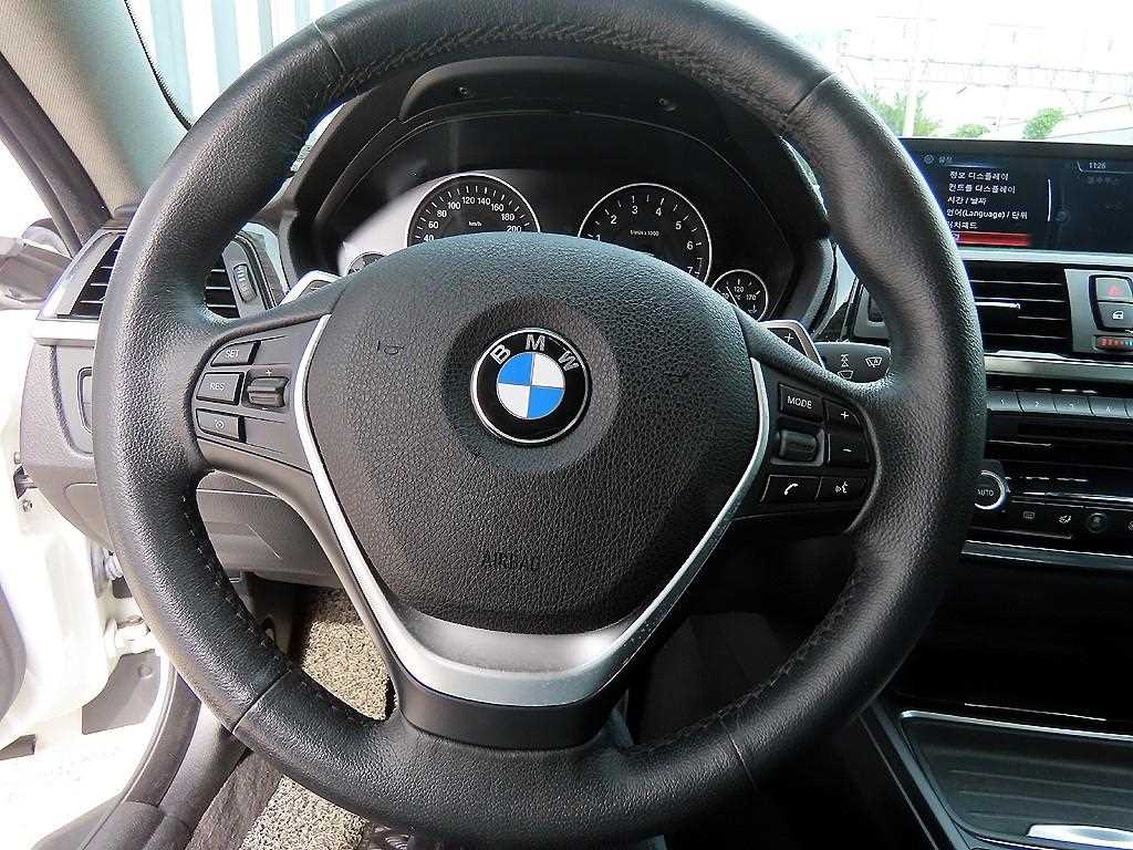 BMW 4 Series 420i Coupe Luxury 9