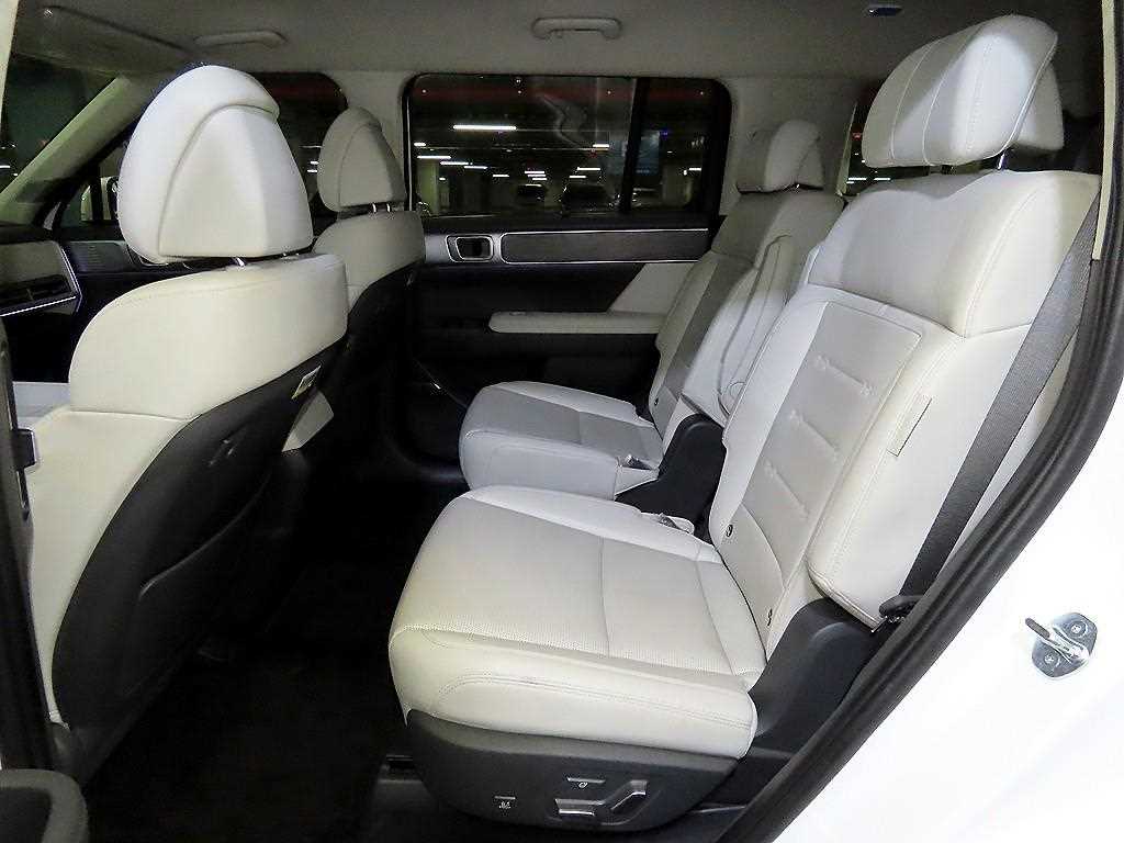 Hyundai Santa Fe 1.6T 2WD Prestige 8