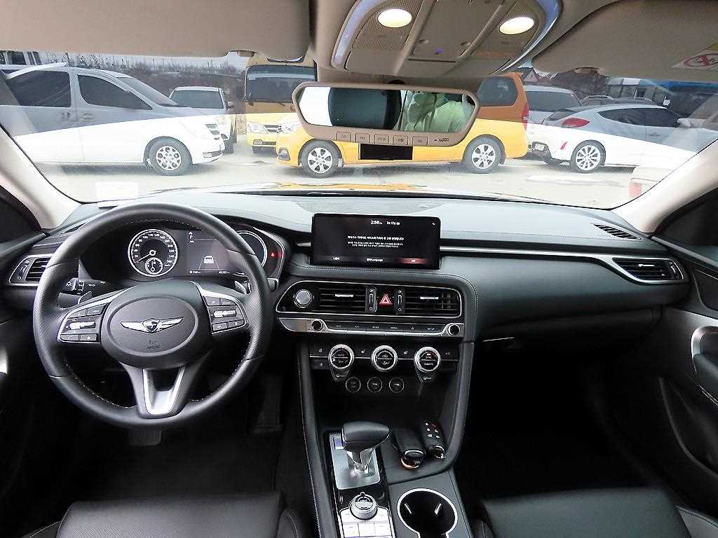 Genesis G70 Gasoline 2.0T 4WD Base Type 10