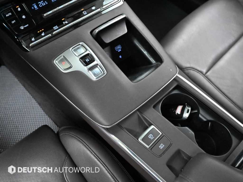 Hyundai Grandeur Exclusive 10