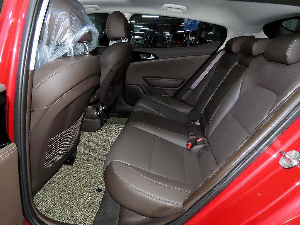 Kia Stinger Gasoline 2.0 Turbo AWD Prime 8