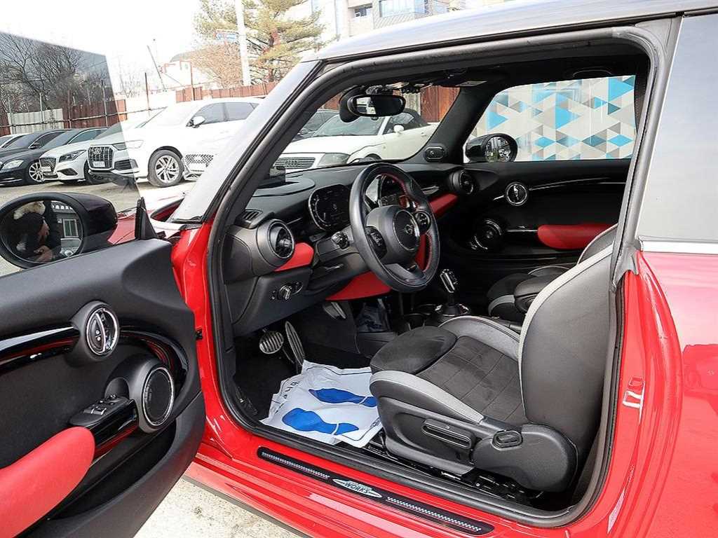 Mini Cooper JCW 7