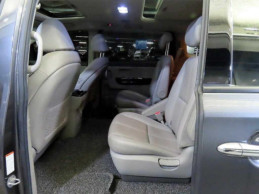 Kia Carnival Diesel Noblesse Special 8