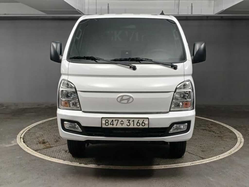 Hyundai Porter Super Cab/ Long Wheelbase/ 4WD Smart