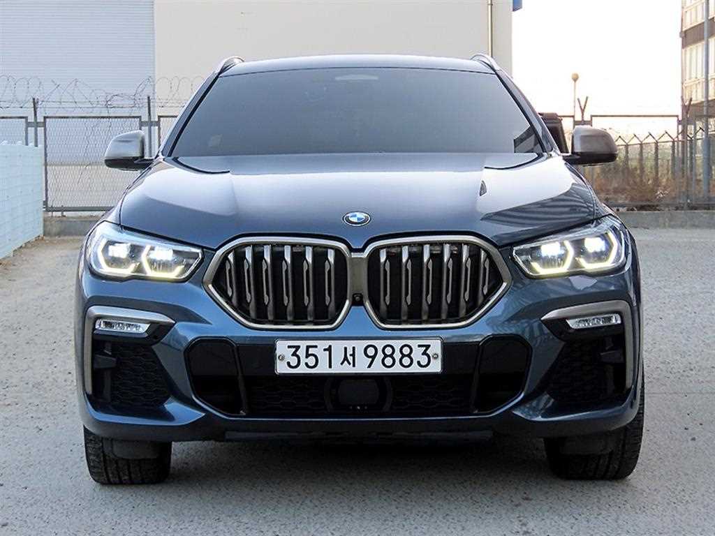 BMW X6 M50i