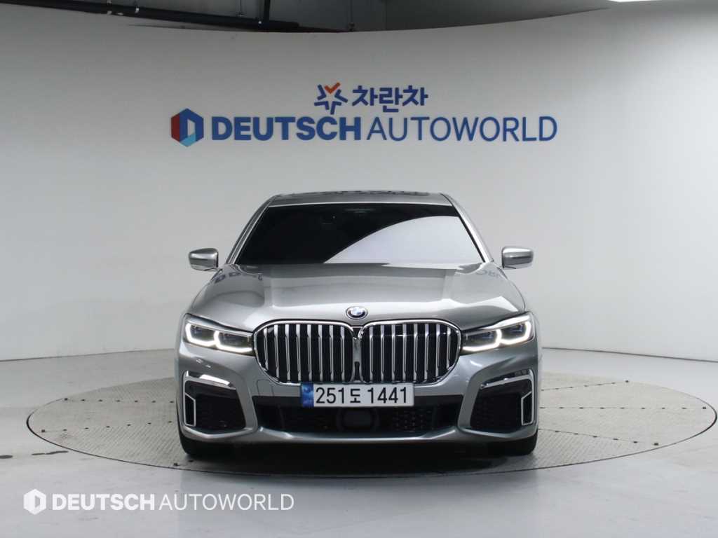 BMW 7 Series 740Le i Performance — фото 3