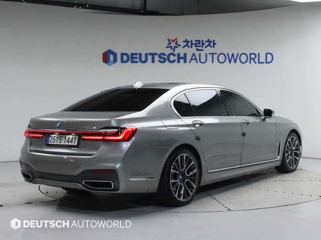 BMW 7 Series 740Le i Performance — фото 2