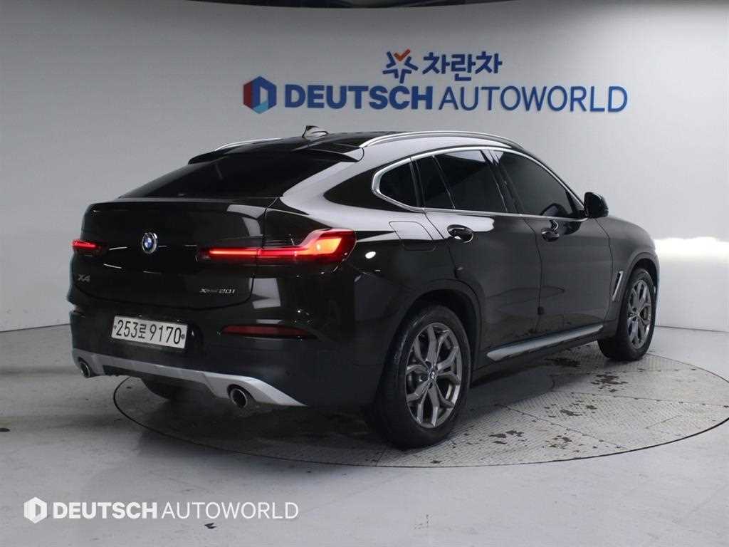 BMW X4 xDrive 20i xLine 사진 2/20